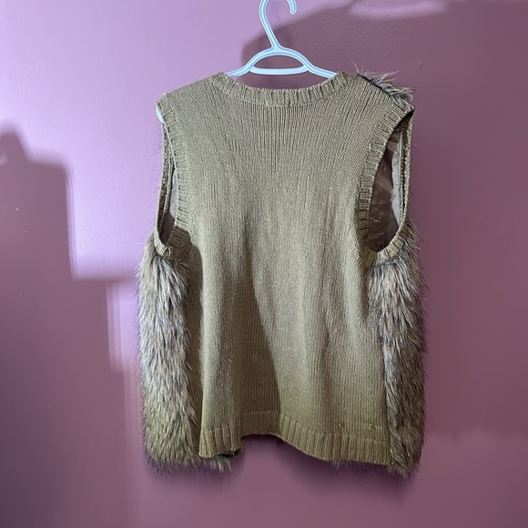 Knitted vest - Picture 3 of 3